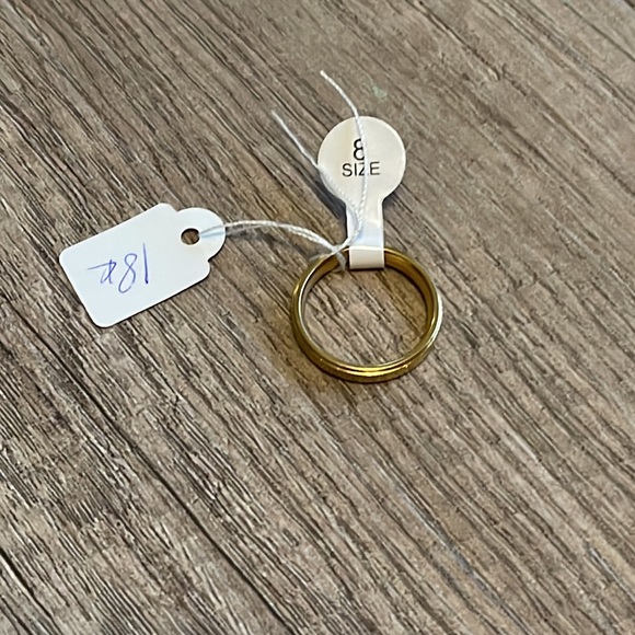 18K Solid Gold Ring - Picture 3 of 3